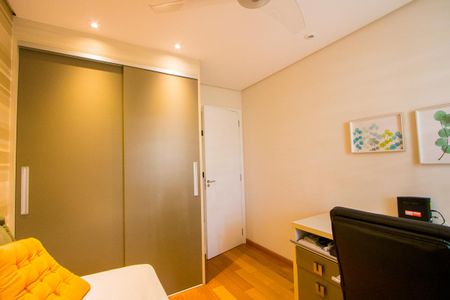 Apartamento à venda com 118m², 3 quartos e 4 vagasQuarto 2