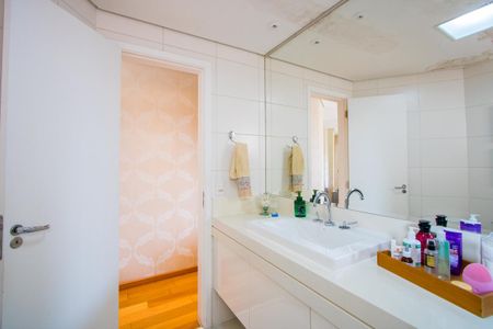 Apartamento à venda com 118m², 3 quartos e 4 vagasBanheiro da Suíte