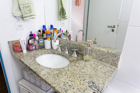 Apartamento à venda com 81m², 3 quartos e 1 vaga Apartamento à venda com 81m², 3 quartos e 1 vagaBanheiro Social