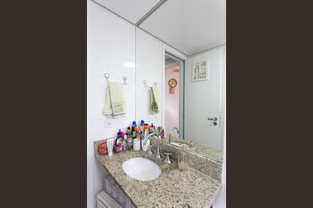 Apartamento à venda com 81m², 3 quartos e 1 vaga Apartamento à venda com 81m², 3 quartos e 1 vagaBanheiro Social