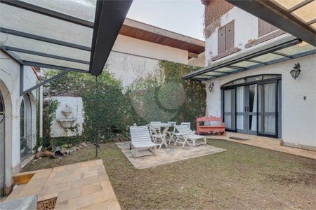 Casa à venda com 289m², 3 quartos e 3 vagas