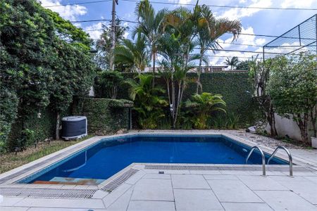 Casa à venda com 390m², 4 quartos e 4 vagas