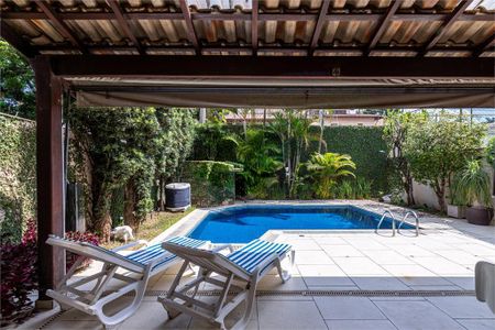 Casa à venda com 390m², 4 quartos e 4 vagas