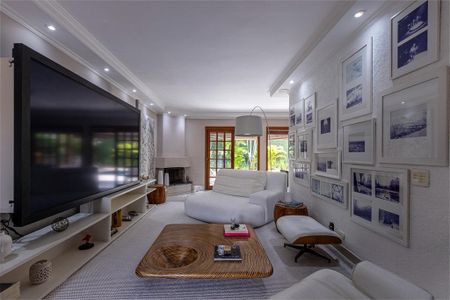 Casa à venda com 4 quartos, 390m² em Chácara Monte Alegre, São Paulo