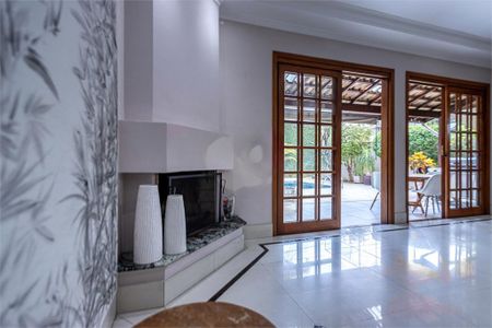 Casa à venda com 4 quartos, 390m² em Chácara Monte Alegre, São Paulo