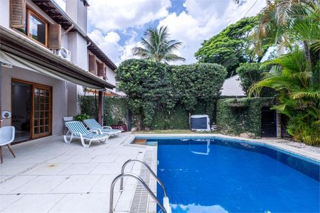 Casa à venda com 390m², 4 quartos e 4 vagas