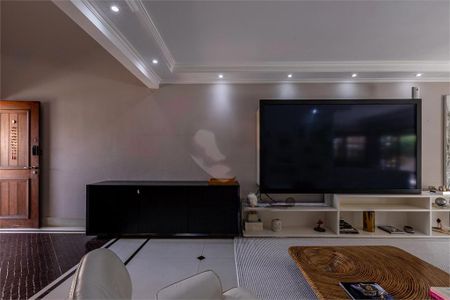 Casa à venda com 4 quartos, 390m² em Chácara Monte Alegre, São Paulo