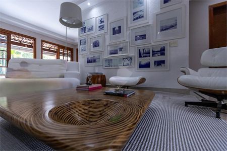 Casa à venda com 4 quartos, 390m² em Chácara Monte Alegre, São Paulo