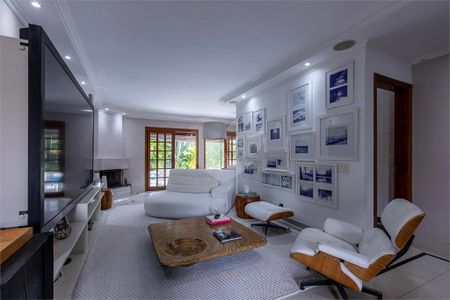 Casa à venda com 4 quartos, 390m² em Chácara Monte Alegre, São Paulo