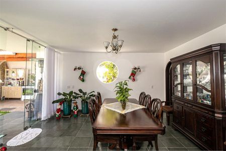 Casa à venda com 4 quartos, 450m² em Jardim Santa Helena, São Paulo