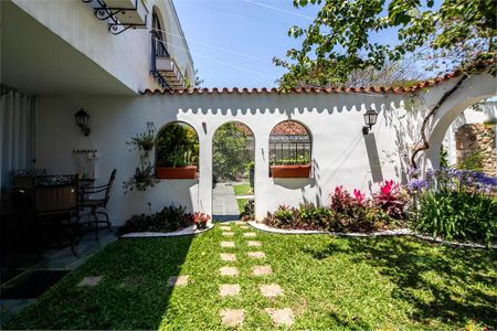 Casa à venda com 450m², 4 quartos e 6 vagas