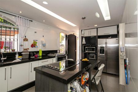 Casa à venda com 450m², 4 quartos e 6 vagas