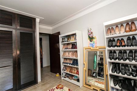 Casa à venda com 450m², 4 quartos e 6 vagas