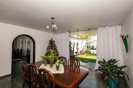 Casa à venda com 4 quartos, 450m² em Jardim Santa Helena, São Paulo