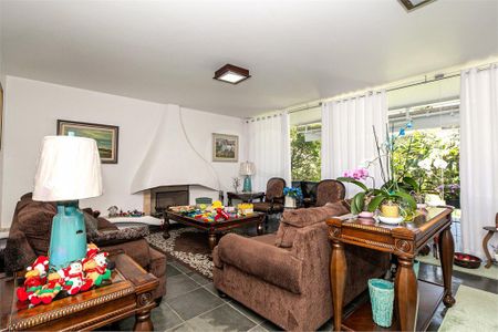 Casa à venda com 4 quartos, 450m² em Jardim Santa Helena, São Paulo