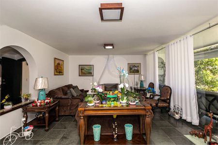 Casa à venda com 4 quartos, 450m² em Jardim Santa Helena, São Paulo