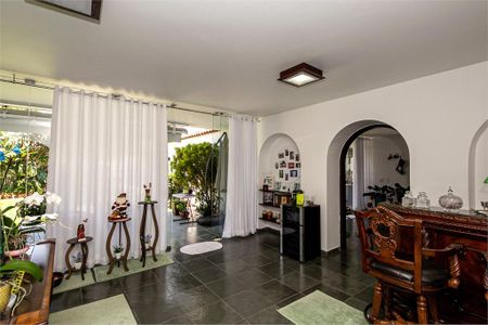 Casa à venda com 4 quartos, 450m² em Jardim Santa Helena, São Paulo