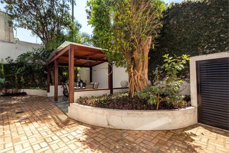 Casa à venda com 450m², 4 quartos e 6 vagas