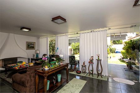 Casa à venda com 4 quartos, 450m² em Jardim Santa Helena, São Paulo