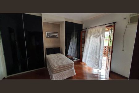 Casa à venda com 4 quartos, 400m² em São Domingos, São Paulo