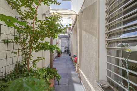 Casa de condomínio à venda com 160m², 3 quartos e 2 vagas