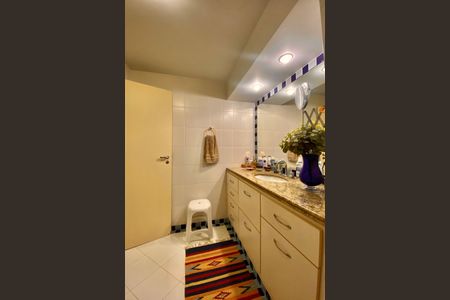 Apartamento à venda com 234m², 4 quartos e 1 vagaBanheiro Social