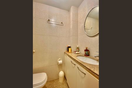 Apartamento à venda com 234m², 4 quartos e 1 vagaBanheiro Social 2