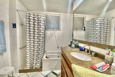 Apartamento à venda com 234m², 4 quartos e 1 vagaBanheiro da Suíte