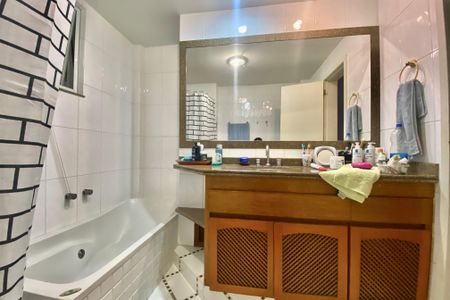 Apartamento à venda com 234m², 4 quartos e 1 vagaBanheiro da Suíte