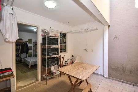 Casa de condomínio à venda com 100m², 3 quartos e 2 vagasQuintal