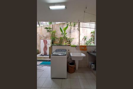 Casa de condomínio à venda com 236m², 5 quartos e 3 vagas Casa de condomínio à venda com 236m², 5 quartos e 3 vagasÁrea de Serviço