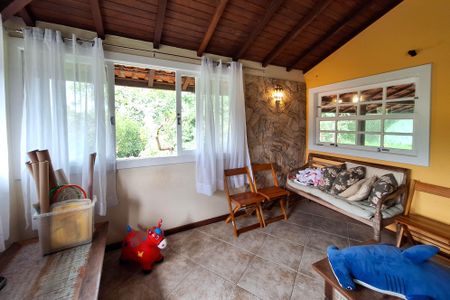 Casa de condomínio à venda com 236m², 5 quartos e 3 vagas Casa de condomínio à venda com 236m², 5 quartos e 3 vagasSala