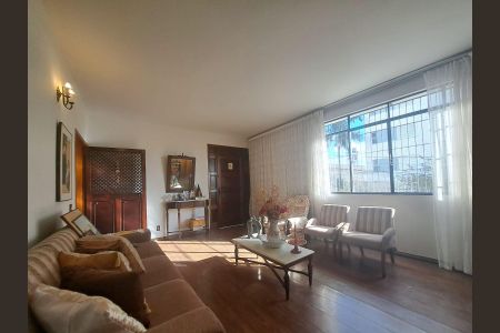 Casa para alugar com 360m², 4 quartos e 4 vagasSala