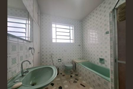 Casa para alugar com 360m², 4 quartos e 4 vagasBanheiro Social