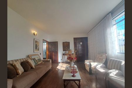 Casa para alugar com 360m², 4 quartos e 4 vagasSala