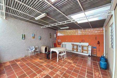 Casa à venda com 98m², 3 quartos e 3 vagas Casa à venda com 98m², 3 quartos e 3 vagasÁrea Privativa