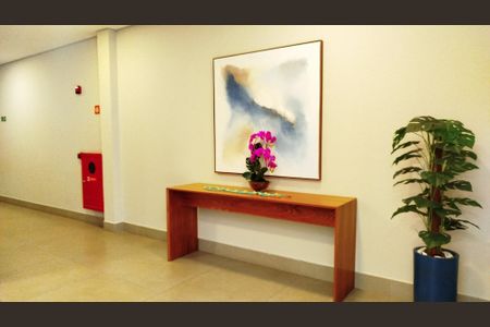 Apartamento à venda com 68m², 2 quartos e 1 vaga Apartamento à venda com 68m², 2 quartos e 1 vagaHall social