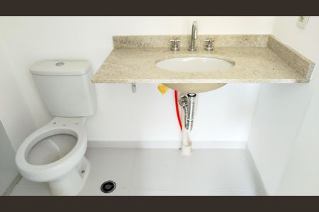 Apartamento à venda com 68m², 2 quartos e 1 vaga Apartamento à venda com 68m², 2 quartos e 1 vagaBanheiro da Suíte 2