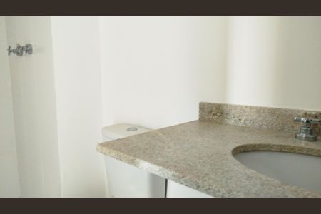 Apartamento à venda com 68m², 2 quartos e 1 vaga Apartamento à venda com 68m², 2 quartos e 1 vagaBanheiro da Suíte 2