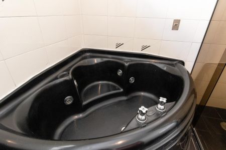 Casa à venda com 266m², 5 quartos e 4 vagas Casa à venda com 266m², 5 quartos e 4 vagasBanheiro da Suíte 1