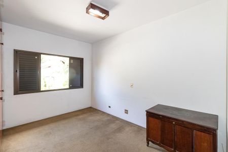 Casa à venda com 266m², 5 quartos e 4 vagas Casa à venda com 266m², 5 quartos e 4 vagasQuarto 1