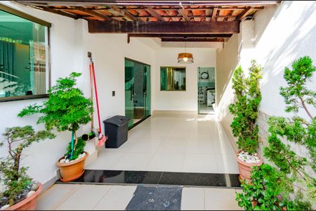 Casa à venda com 360m², 3 quartos e 4 vagasCasa 2 - Área