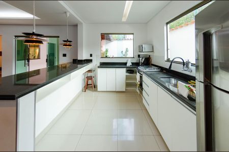 Casa à venda com 360m², 3 quartos e 4 vagasCasa 2 - Cozinha