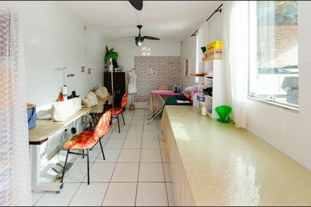 Casa à venda com 360m², 3 quartos e 4 vagasQuarto de serviço