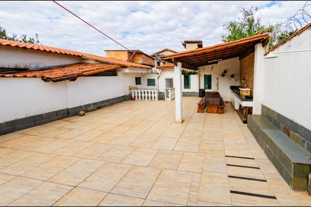 Casa à venda com 360m², 3 quartos e 4 vagas'Área externa