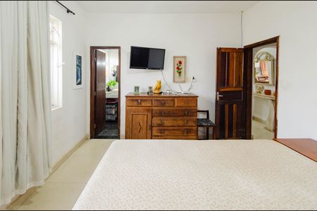 Casa à venda com 360m², 3 quartos e 4 vagasSuíte