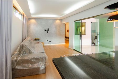 Casa à venda com 360m², 3 quartos e 4 vagasCasa 2 - Sala