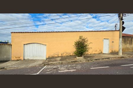 Casa à venda com 360m², 3 quartos e 4 vagasFachada