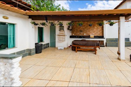 Casa à venda com 360m², 3 quartos e 4 vagasÁrea externa