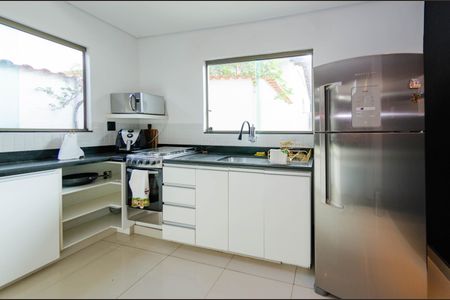 Casa à venda com 360m², 3 quartos e 4 vagasCasa 2 - Cozinha